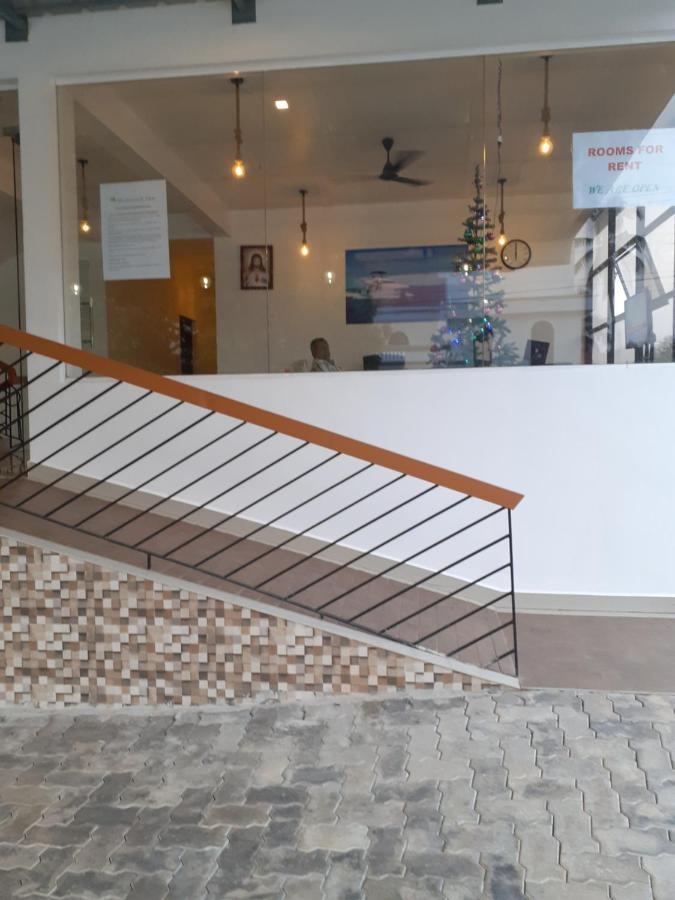 Shamrock Inn Kochi Exterior photo