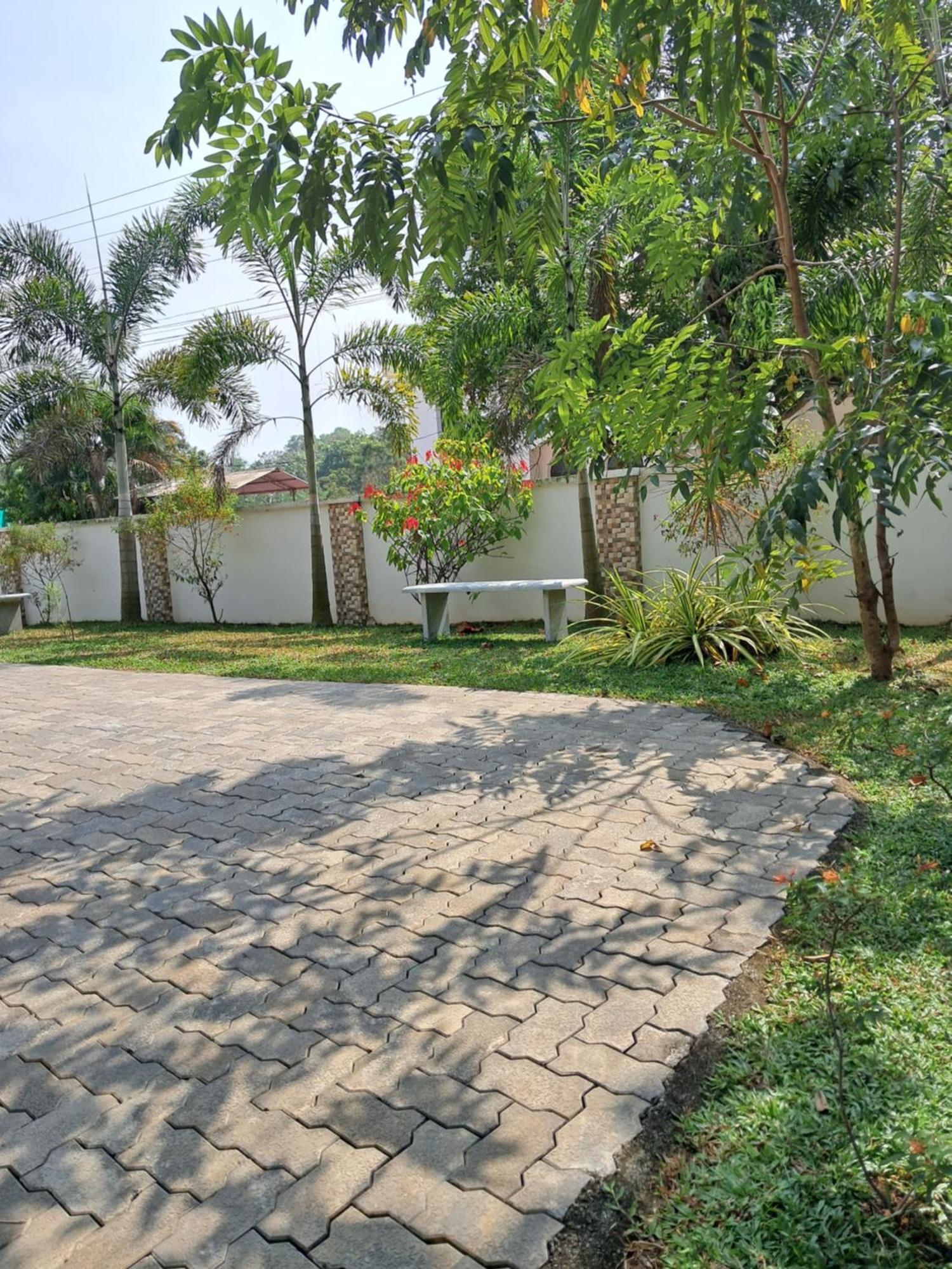 Shamrock Inn Kochi Exterior photo