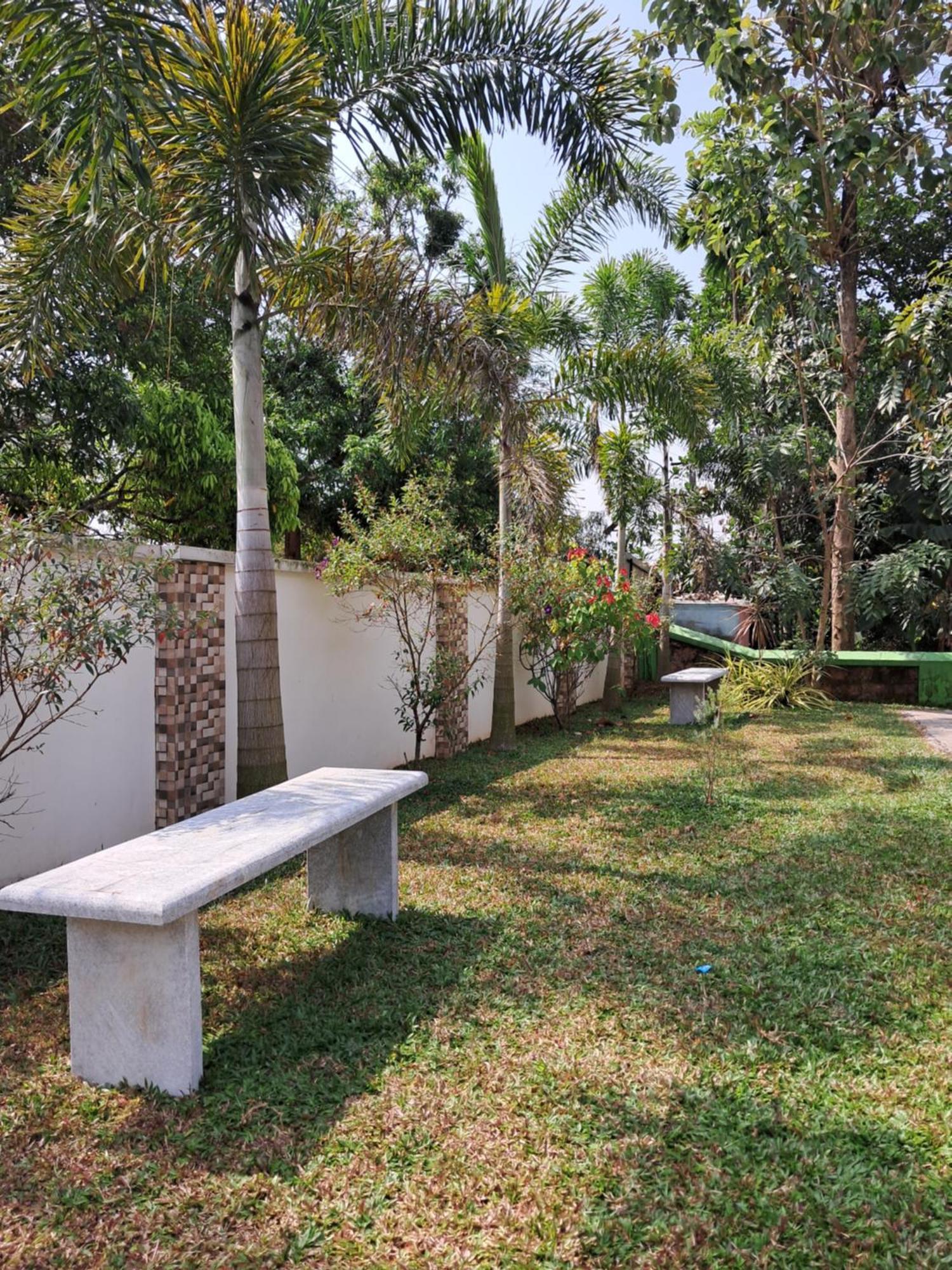 Shamrock Inn Kochi Exterior photo
